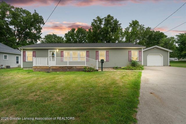 823 Pleasant Street, Grand Ledge, MI 48837