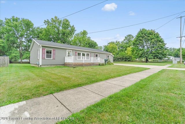 823 Pleasant Street, Grand Ledge, MI 48837