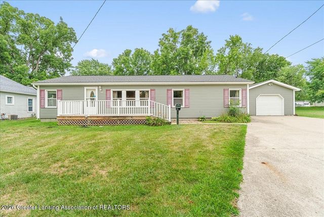 823 Pleasant Street, Grand Ledge, MI 48837