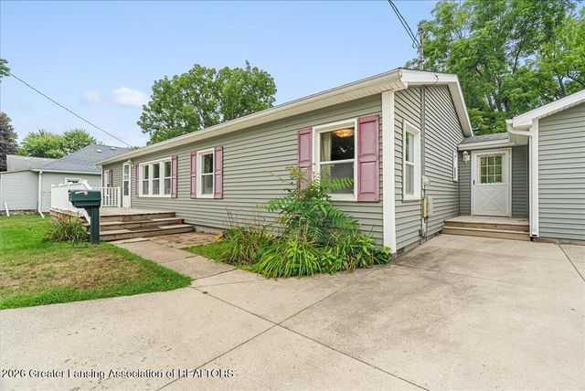 823 Pleasant Street, Grand Ledge, MI 48837