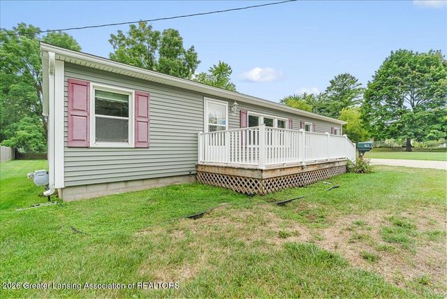 823 Pleasant Street, Grand Ledge, MI 48837