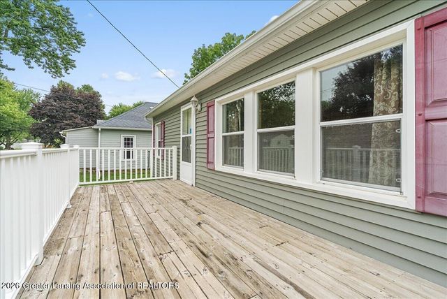 823 Pleasant Street, Grand Ledge, MI 48837