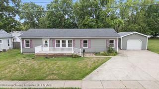 823 Pleasant Street, Grand Ledge, MI 48837