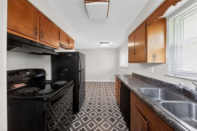 3617 W Siebenthaler Avenue, Harrison Twp, OH 45406