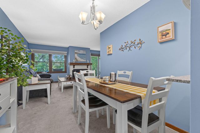 6684 Gretchen Lane N, Oakdale, MN 55128