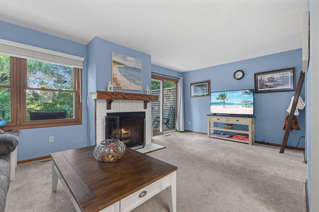 6684 Gretchen Lane N, Oakdale, MN 55128