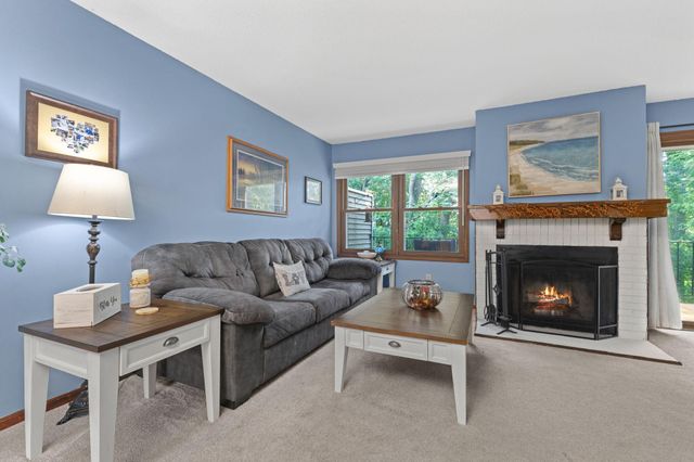 6684 Gretchen Lane N, Oakdale, MN 55128