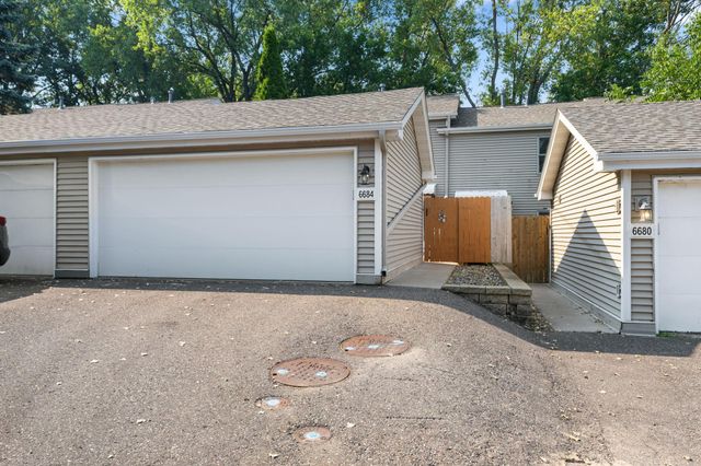 6684 Gretchen Lane N, Oakdale, MN 55128