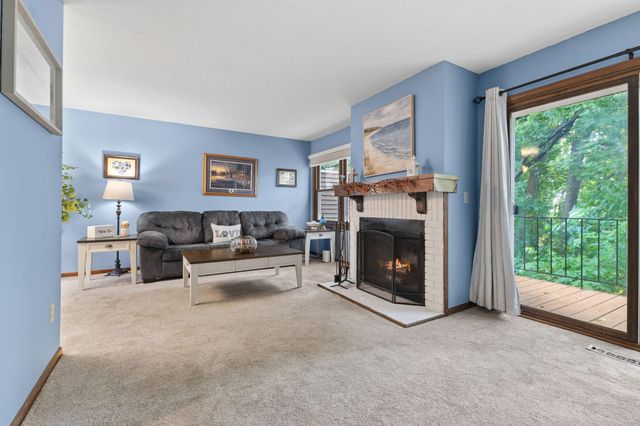 6684 Gretchen Lane N, Oakdale, MN 55128