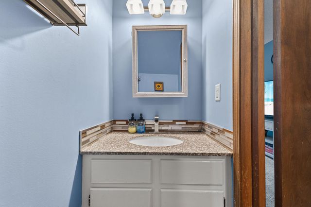 6684 Gretchen Lane N, Oakdale, MN 55128