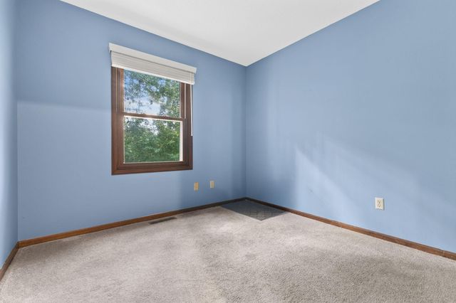 6684 Gretchen Lane N, Oakdale, MN 55128