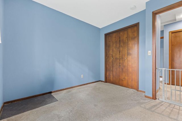 6684 Gretchen Lane N, Oakdale, MN 55128