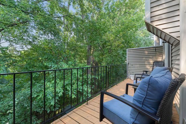 6684 Gretchen Lane N, Oakdale, MN 55128