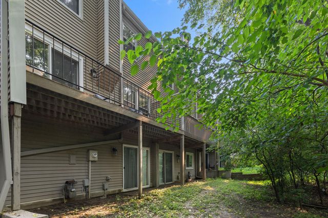 6684 Gretchen Lane N, Oakdale, MN 55128