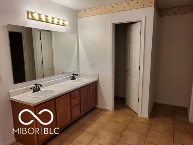 7723 Crooked Meadows Drive, Indianapolis, IN 46268