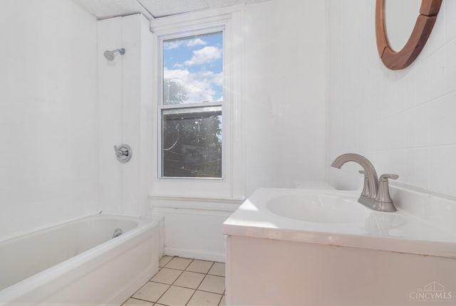 6106 Sycamore Street, Elmwood Place, OH 45216