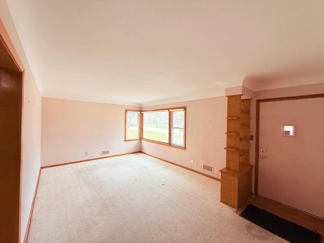 1186 Larpenteur Avenue E, Saint Paul, MN 55109