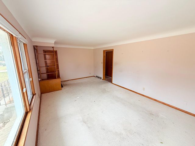 1186 Larpenteur Avenue E, Saint Paul, MN 55109