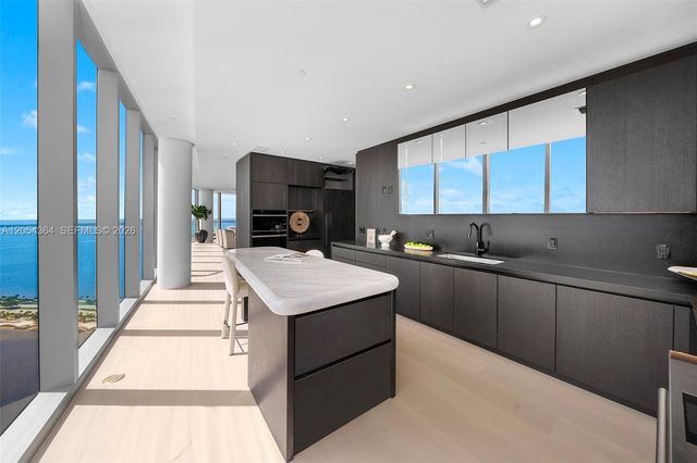175 SE 25th Road PH4001, Miami, FL 33129