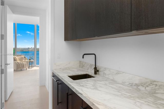 175 SE 25th Road PH4001, Miami, FL 33129