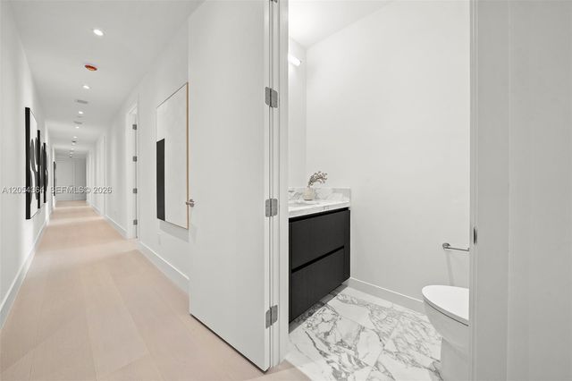 175 SE 25th Road PH4001, Miami, FL 33129