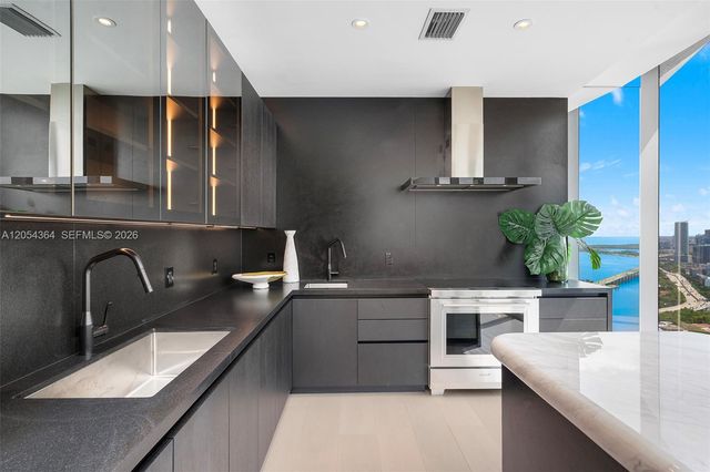175 SE 25th Road PH4001, Miami, FL 33129