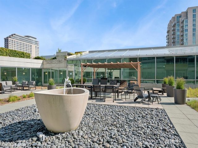 1720 MAPLE Avenue 2670, Evanston, IL 60201