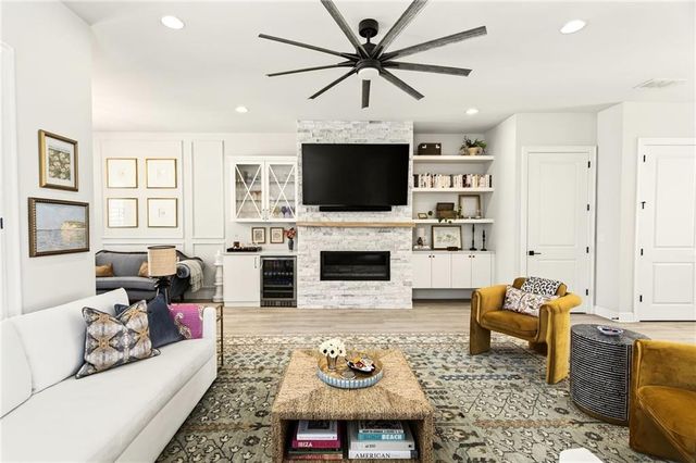 4342 Parkside Place, Atlanta, GA 30342