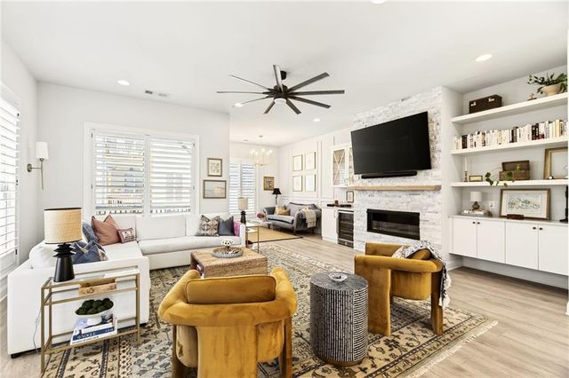 4342 Parkside Place, Atlanta, GA 30342