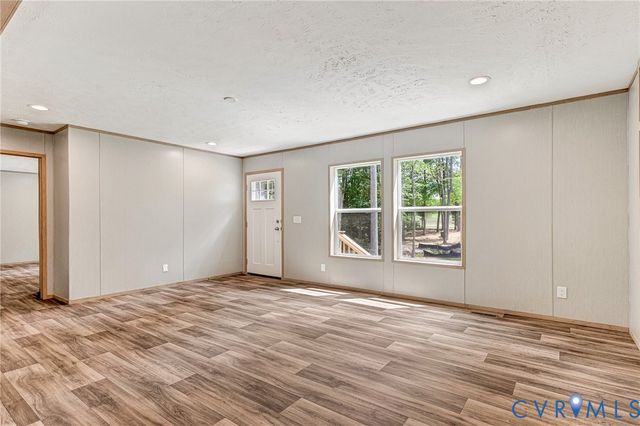 15263 Cross County Rd, Mineral, VA 23117