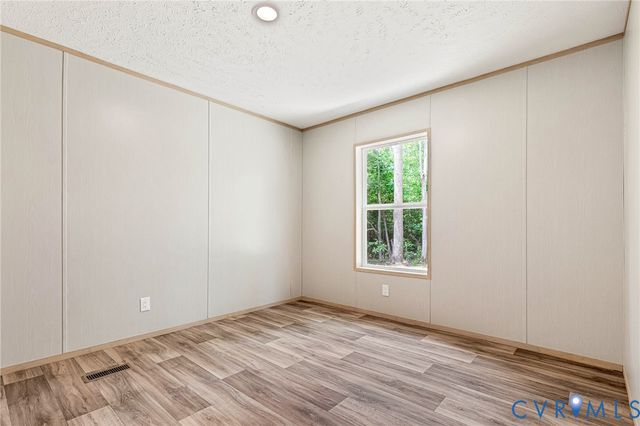 15263 Cross County Rd, Mineral, VA 23117