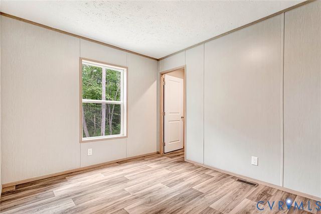 15263 Cross County Rd, Mineral, VA 23117