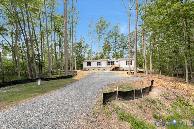 15263 Cross County Rd, Mineral, VA 23117