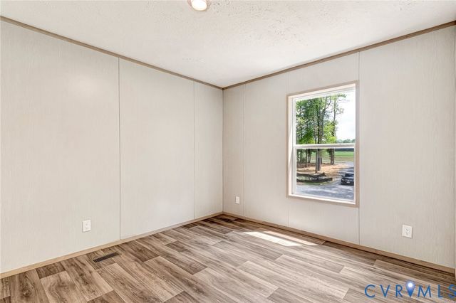 15263 Cross County Rd, Mineral, VA 23117