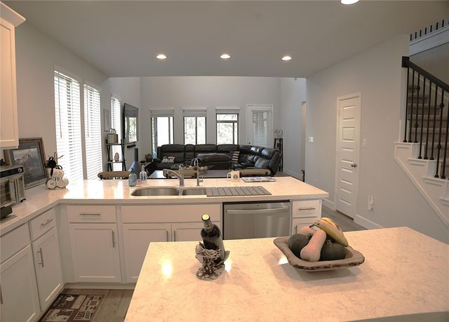 284 Kimble Creek LOOP, Kyle, TX 78640