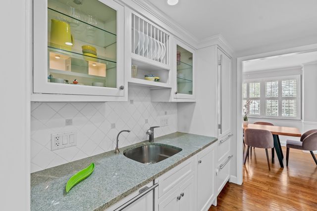 30 Pleasant Street 30, Wellesley, MA 02482