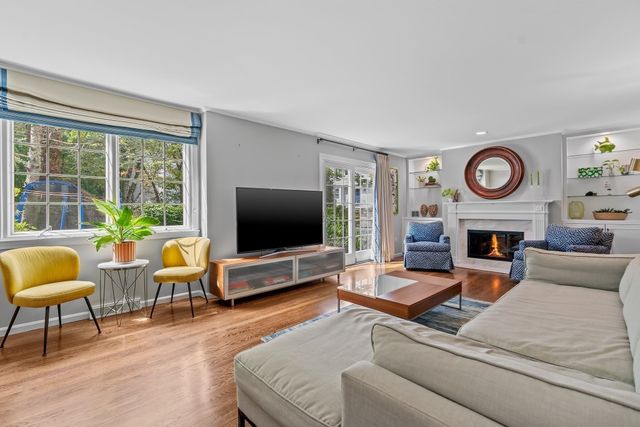 30 Pleasant Street 30, Wellesley, MA 02482