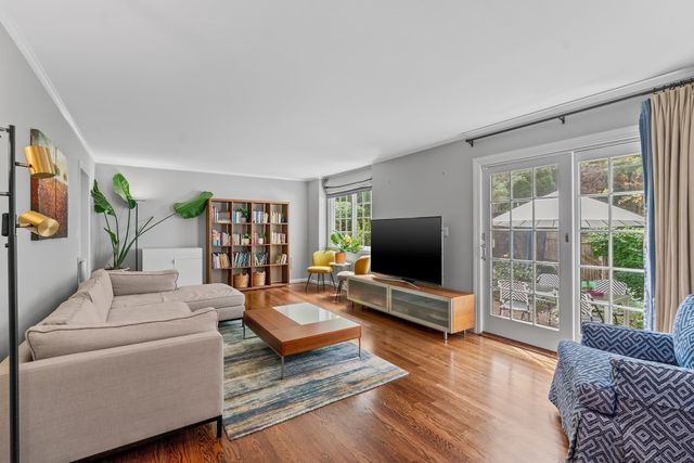 30 Pleasant Street 30, Wellesley, MA 02482