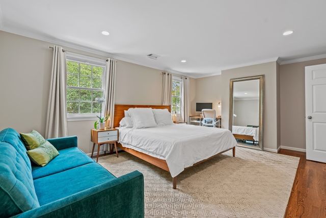 30 Pleasant Street 30, Wellesley, MA 02482