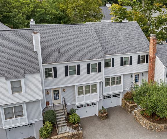 30 Pleasant Street 30, Wellesley, MA 02482