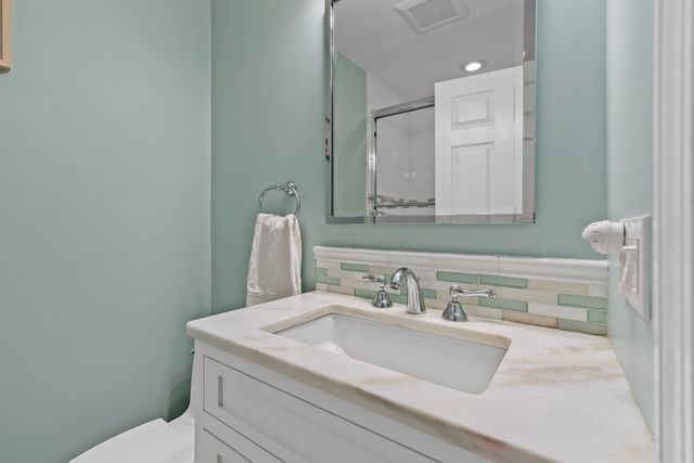 30 Pleasant Street 30, Wellesley, MA 02482