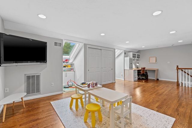 30 Pleasant Street 30, Wellesley, MA 02482