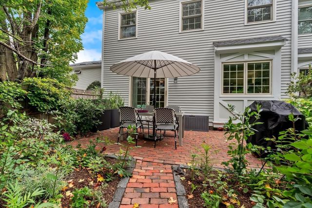 30 Pleasant Street 30, Wellesley, MA 02482