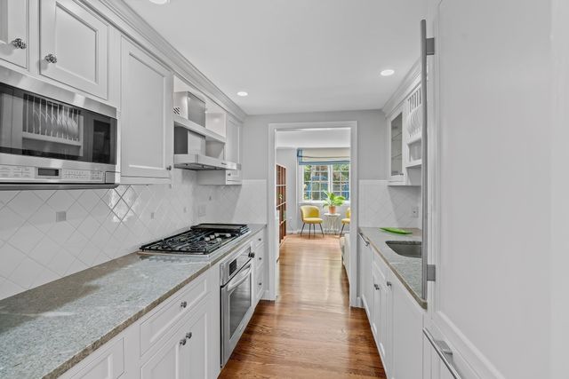 30 Pleasant Street 30, Wellesley, MA 02482
