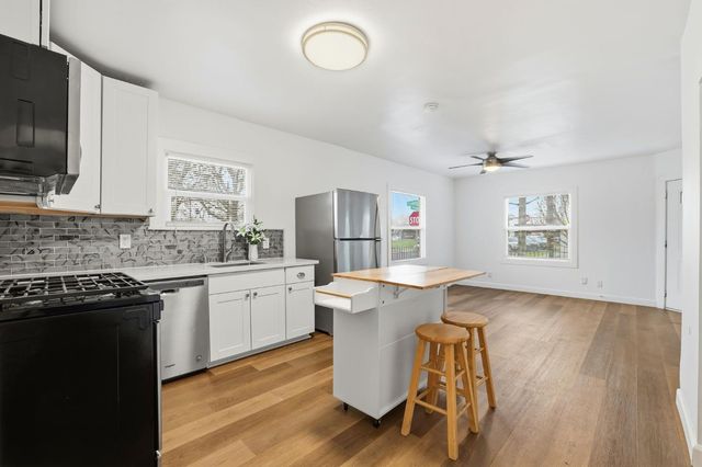 702 Dixieanne Ave, Sacramento, CA 95815