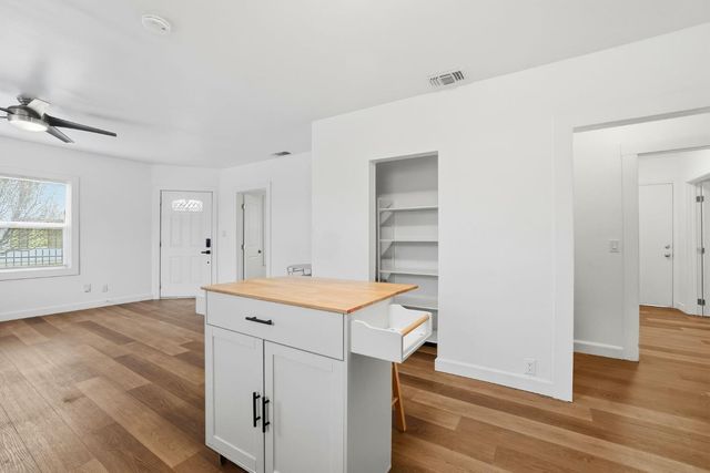 702 Dixieanne Ave, Sacramento, CA 95815