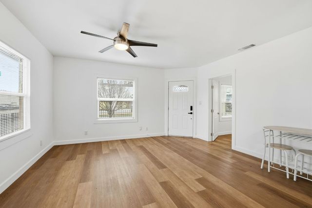 702 Dixieanne Ave, Sacramento, CA 95815