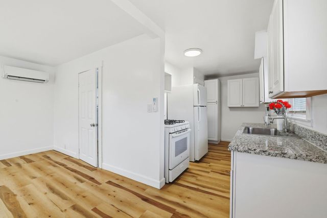 702 Dixieanne Ave, Sacramento, CA 95815