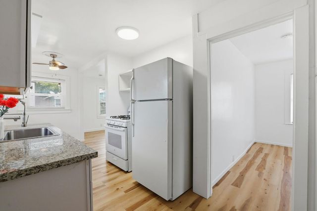 702 Dixieanne Ave, Sacramento, CA 95815