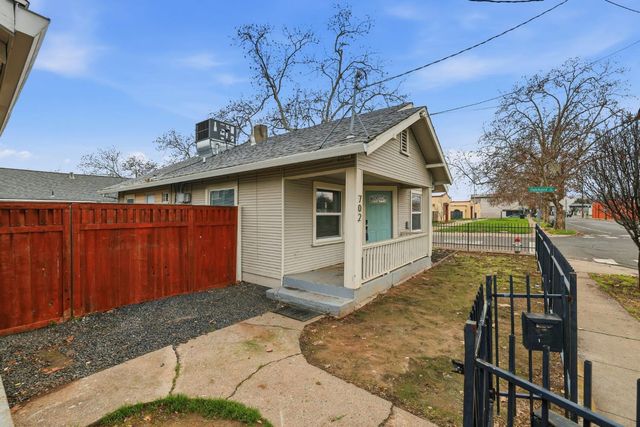 702 Dixieanne Ave, Sacramento, CA 95815